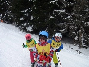 Kids in ski gear